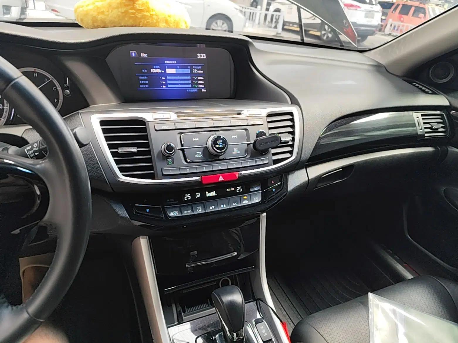 Honda Accord 2016 2.0L Elite Edition — миниатюра 12