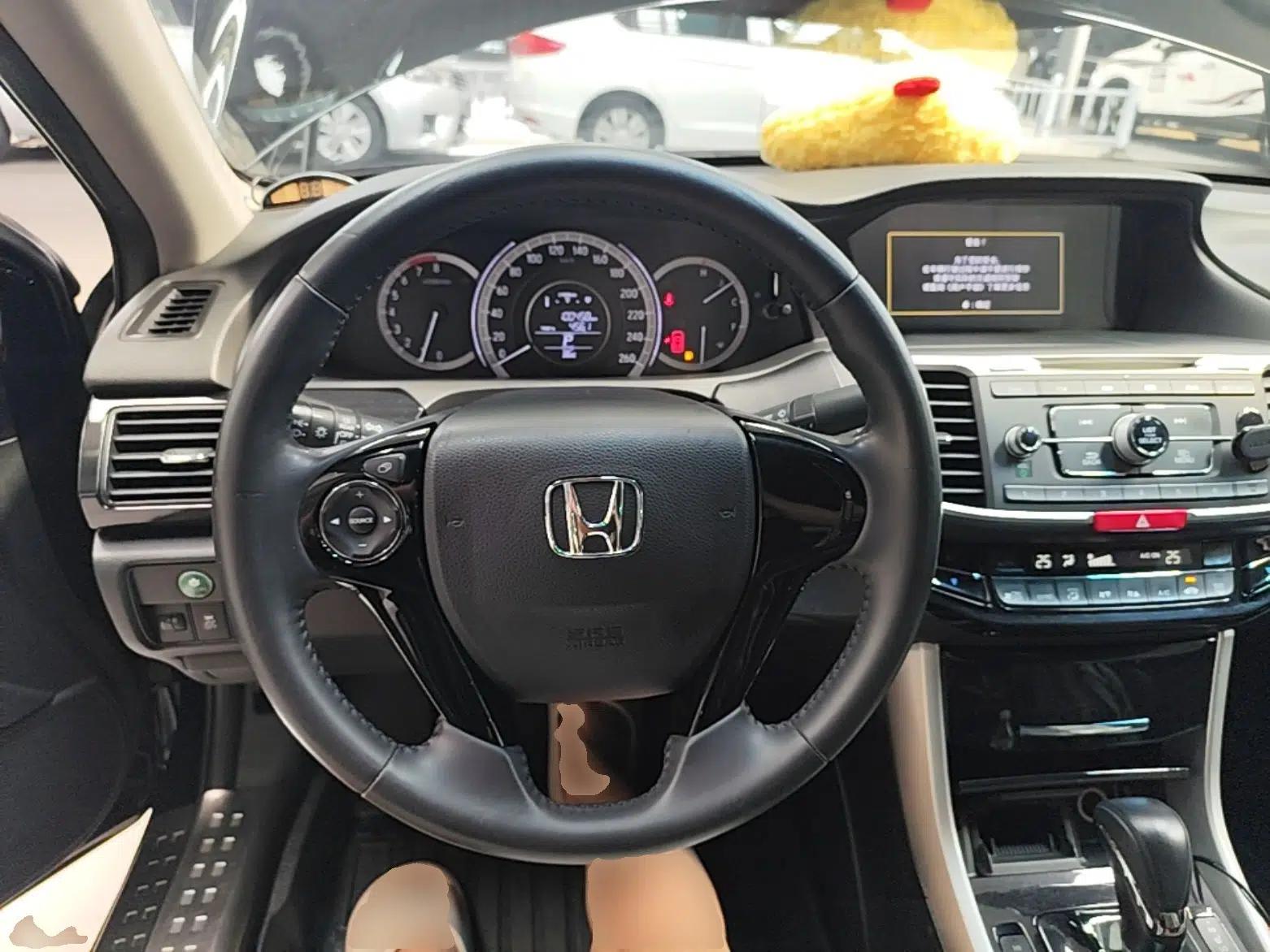Honda Accord 2016 2.0L Elite Edition — миниатюра 13