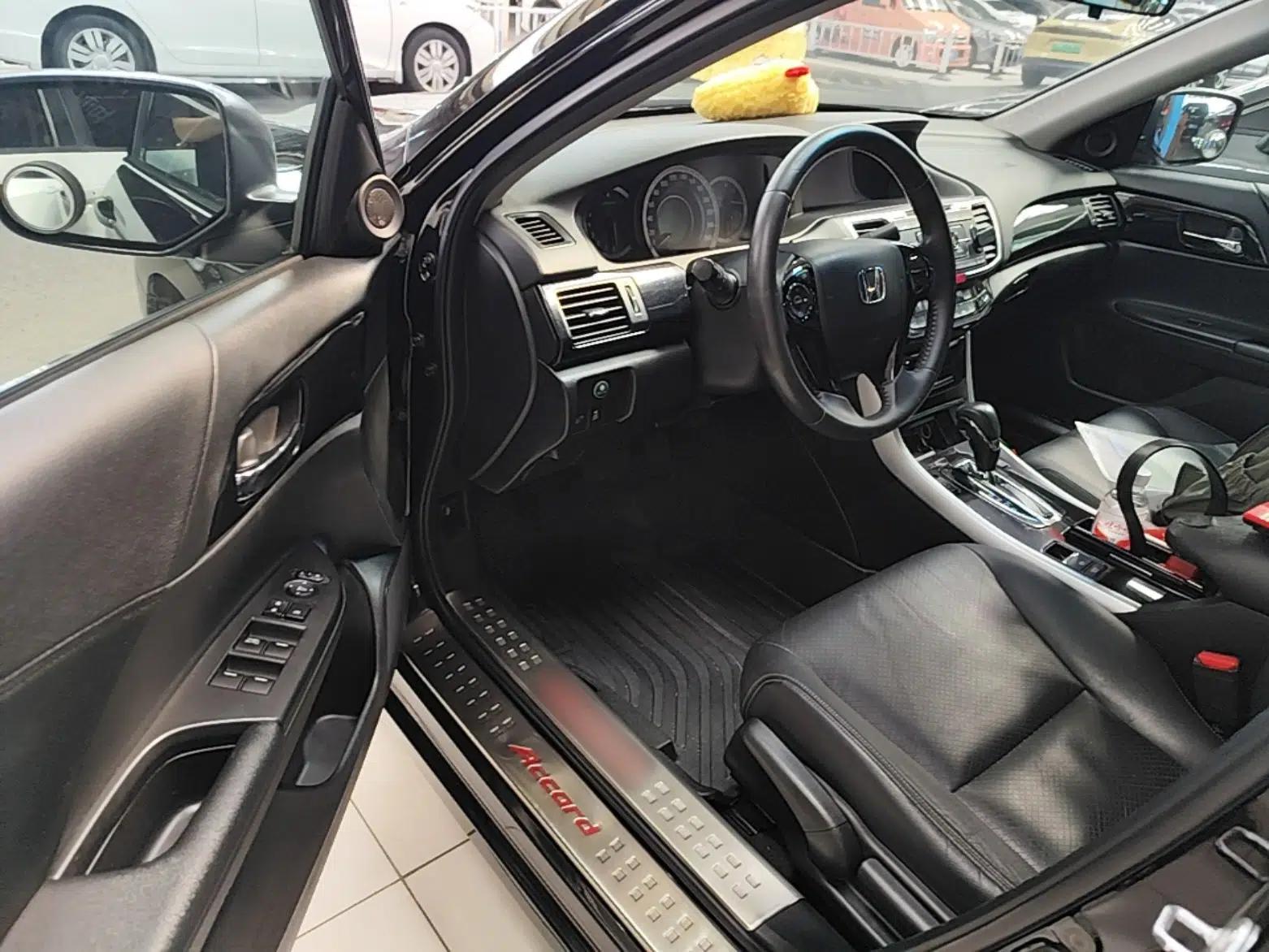 Honda Accord 2016 2.0L Elite Edition — миниатюра 18