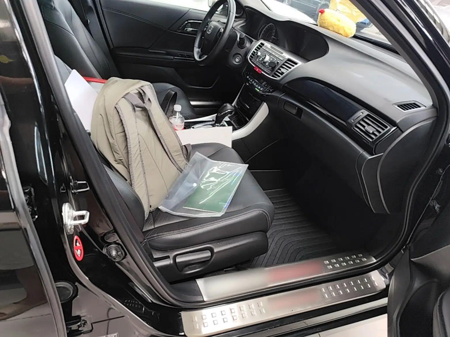 Honda Accord 2016 2.0L Elite Edition — миниатюра 19