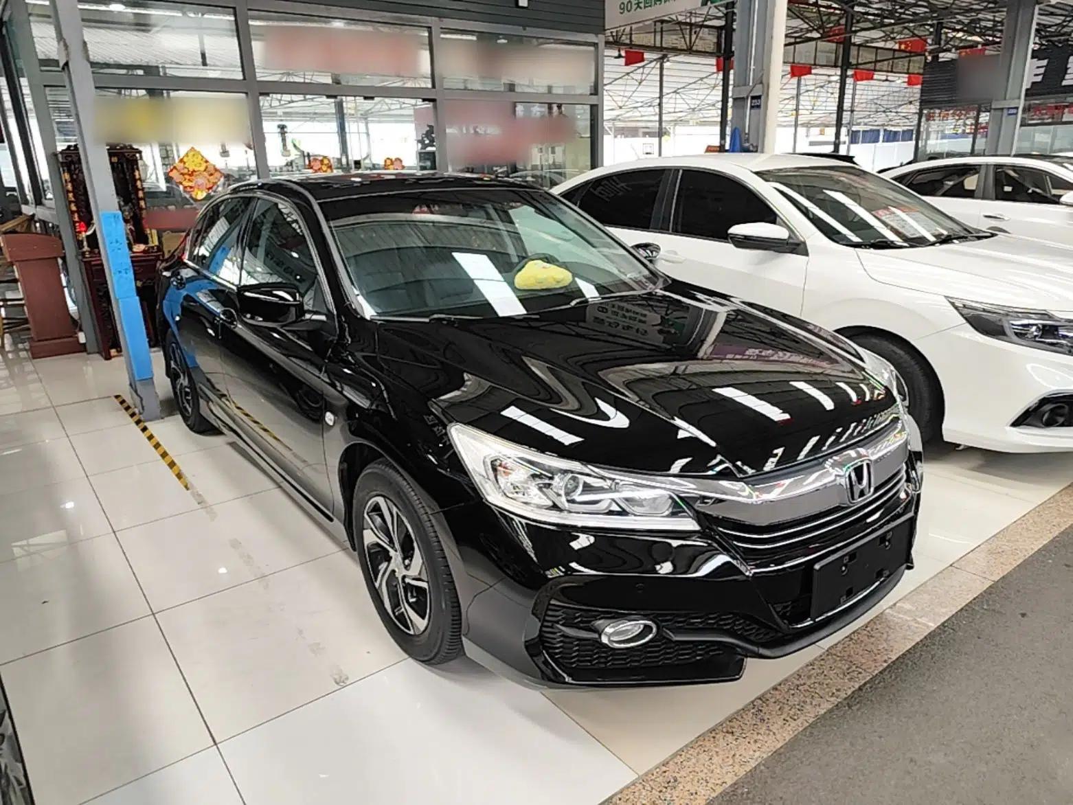 Honda Accord 2016 2.0L Elite Edition — миниатюра 3