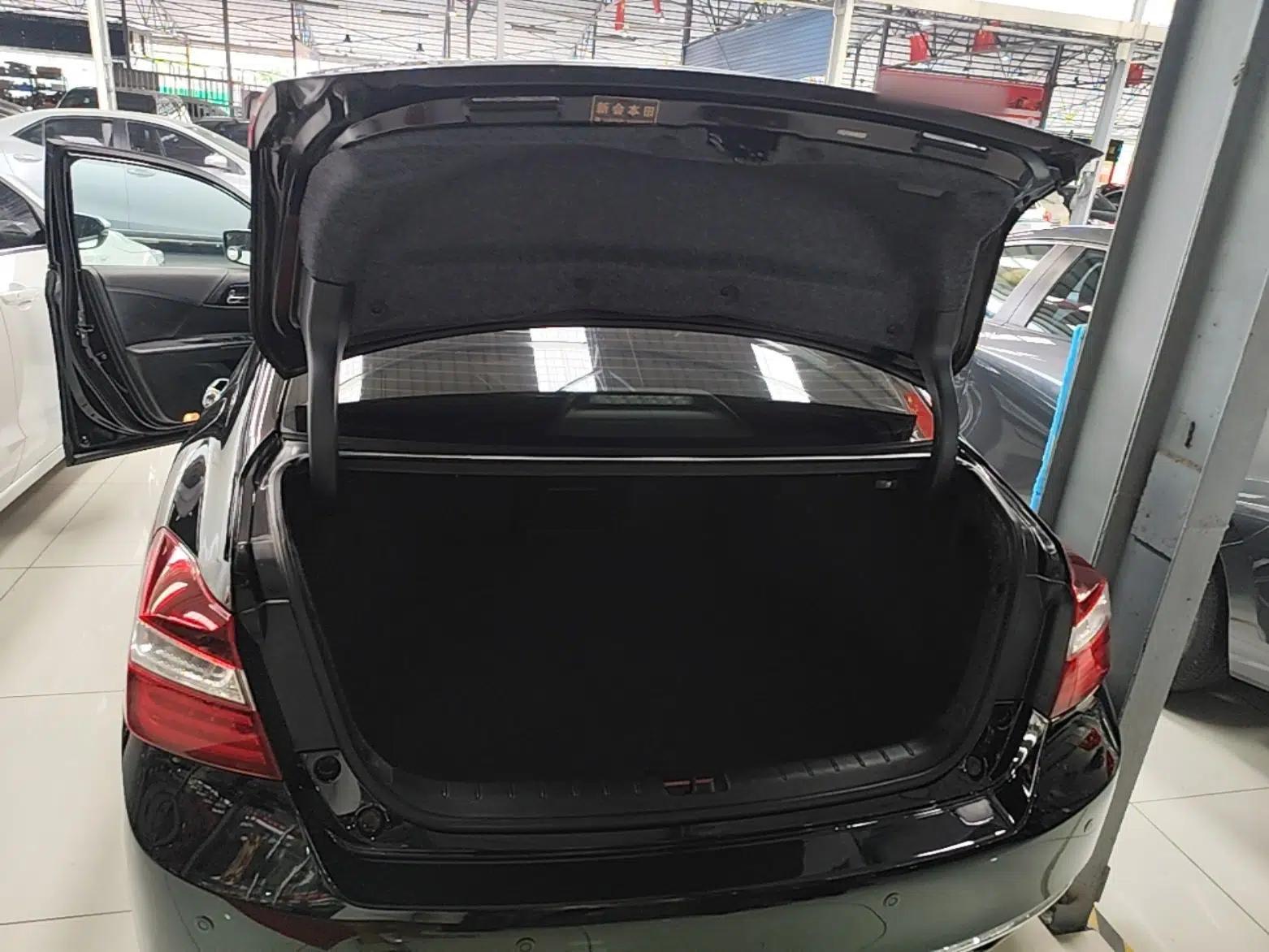 Honda Accord 2016 2.0L Elite Edition — миниатюра 22
