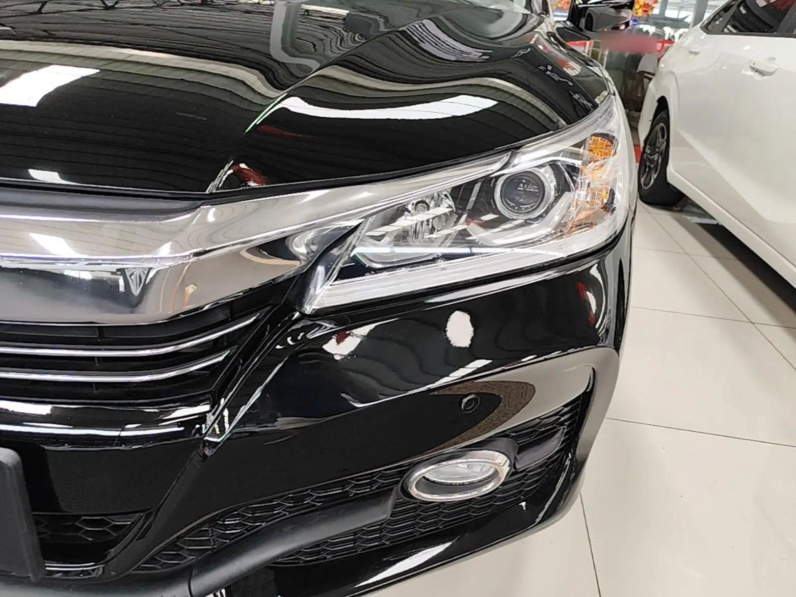 Honda Accord 2016 2.0L Elite Edition — миниатюра 8