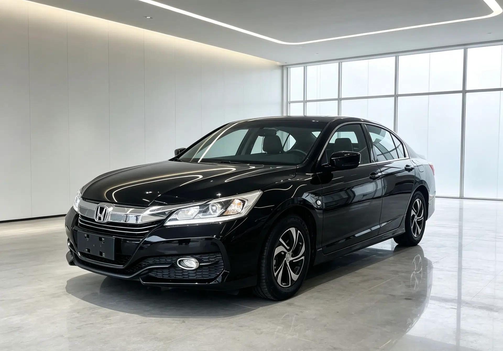 Honda Accord 2016 2.0L Elite Edition — миниатюра 1