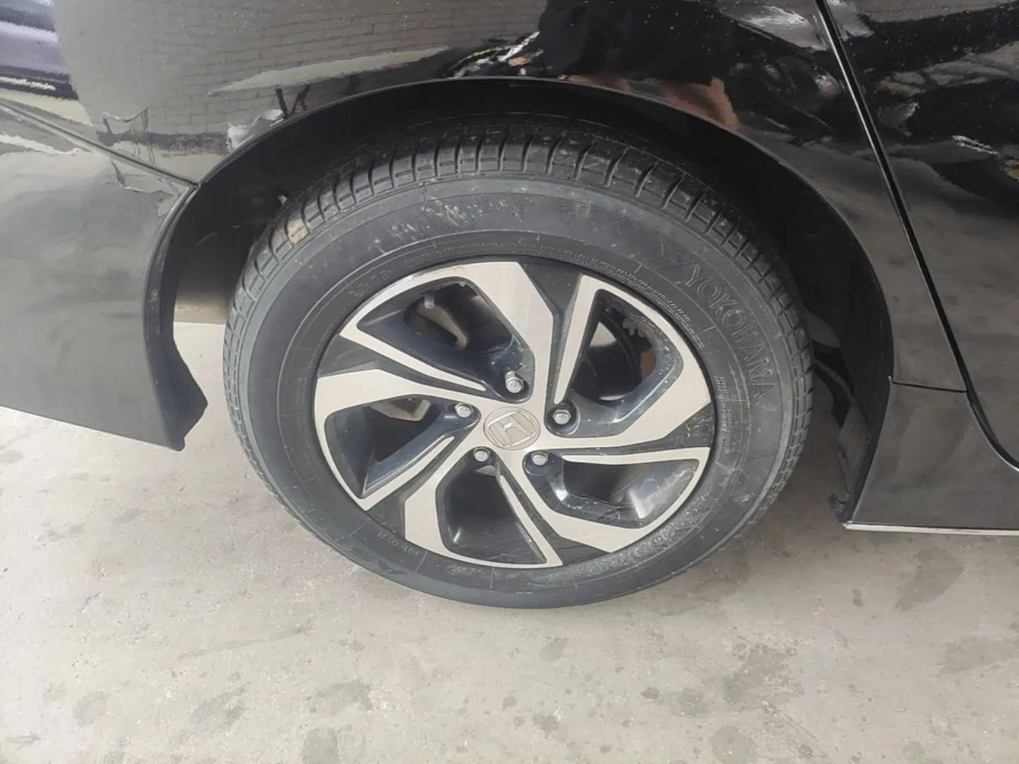 Honda Accord 2016 2.0L Elite Edition — миниатюра 11