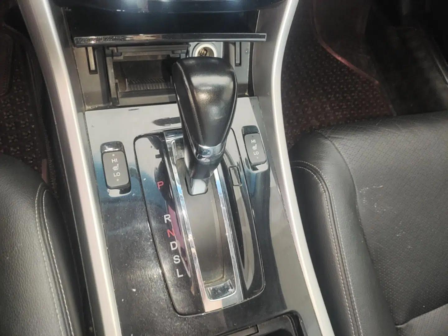 Honda Accord 2016 2.0L Elite Edition — миниатюра 16