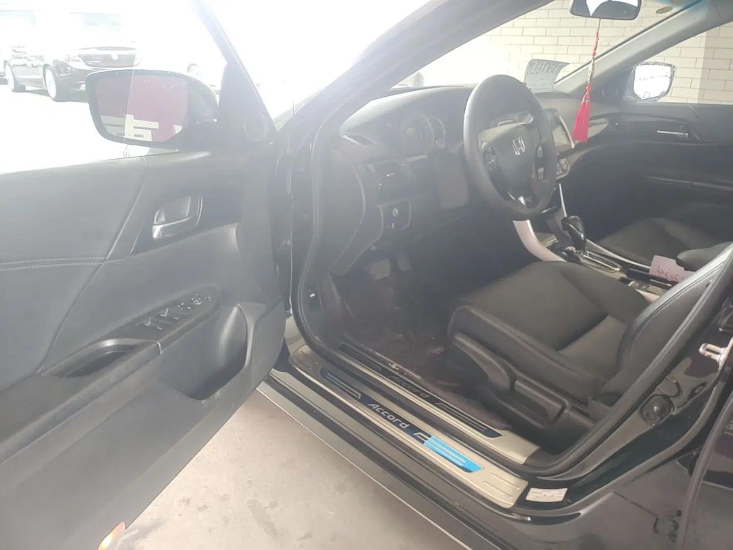 Honda Accord 2016 2.0L Elite Edition — миниатюра 18