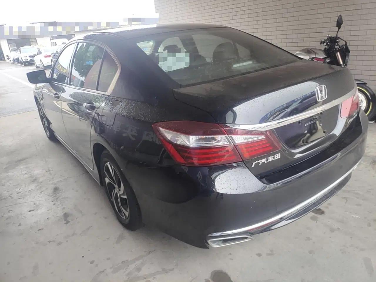 Honda Accord 2016 2.0L Elite Edition — миниатюра 4