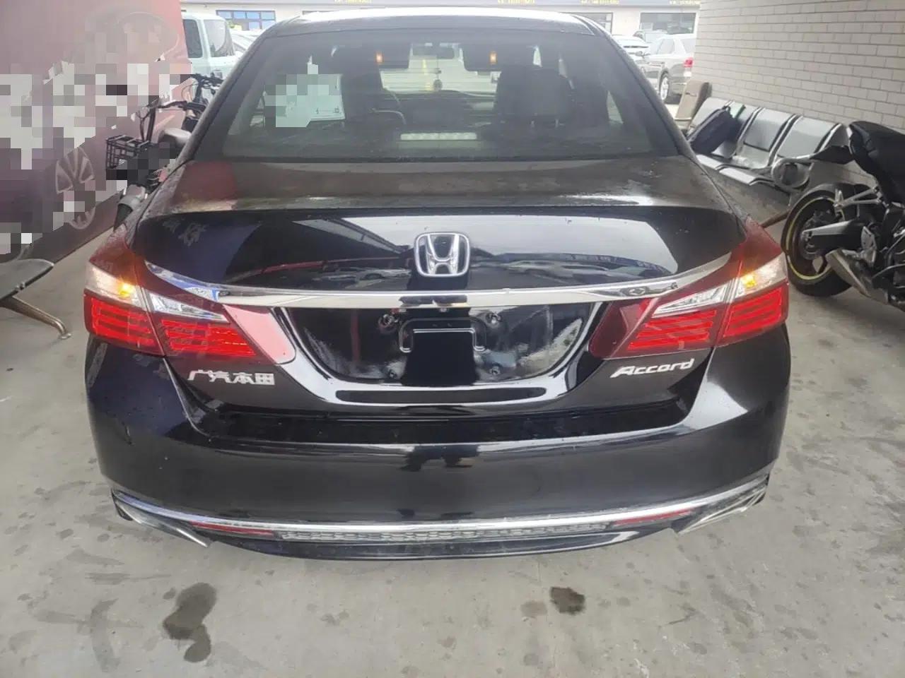 Honda Accord 2016 2.0L Elite Edition — миниатюра 5