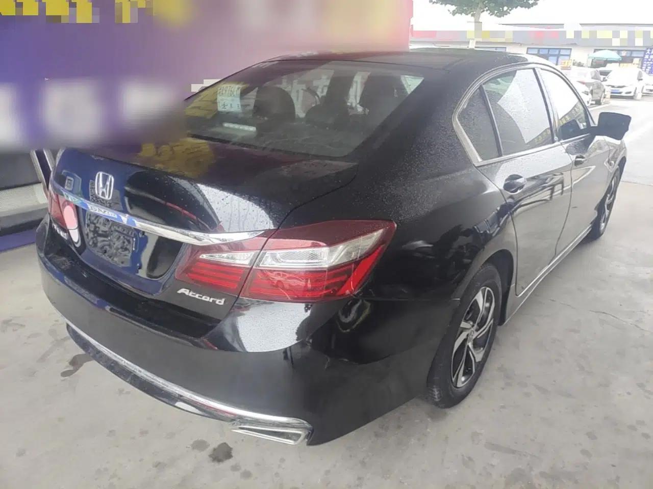 Honda Accord 2016 2.0L Elite Edition — миниатюра 6
