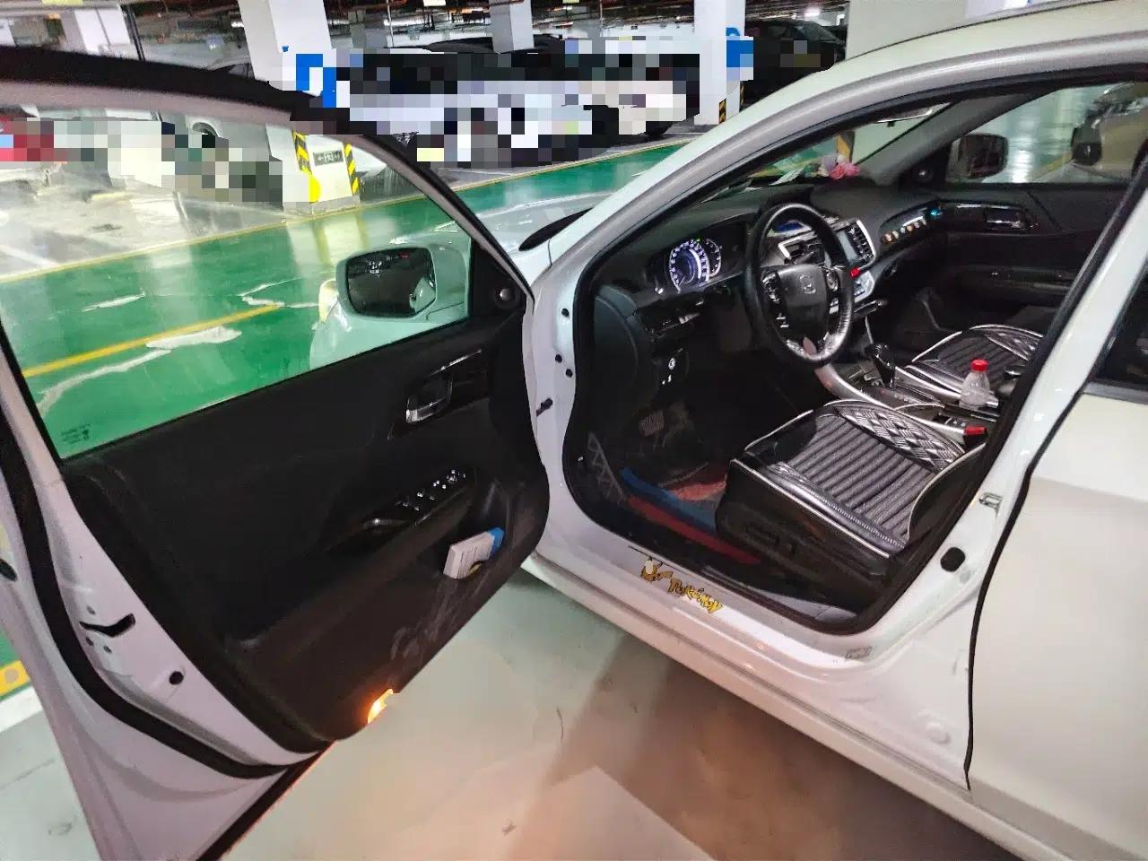 Honda Accord 2014 2.4L EXN Luxury Navigation Edition — миниатюра 16