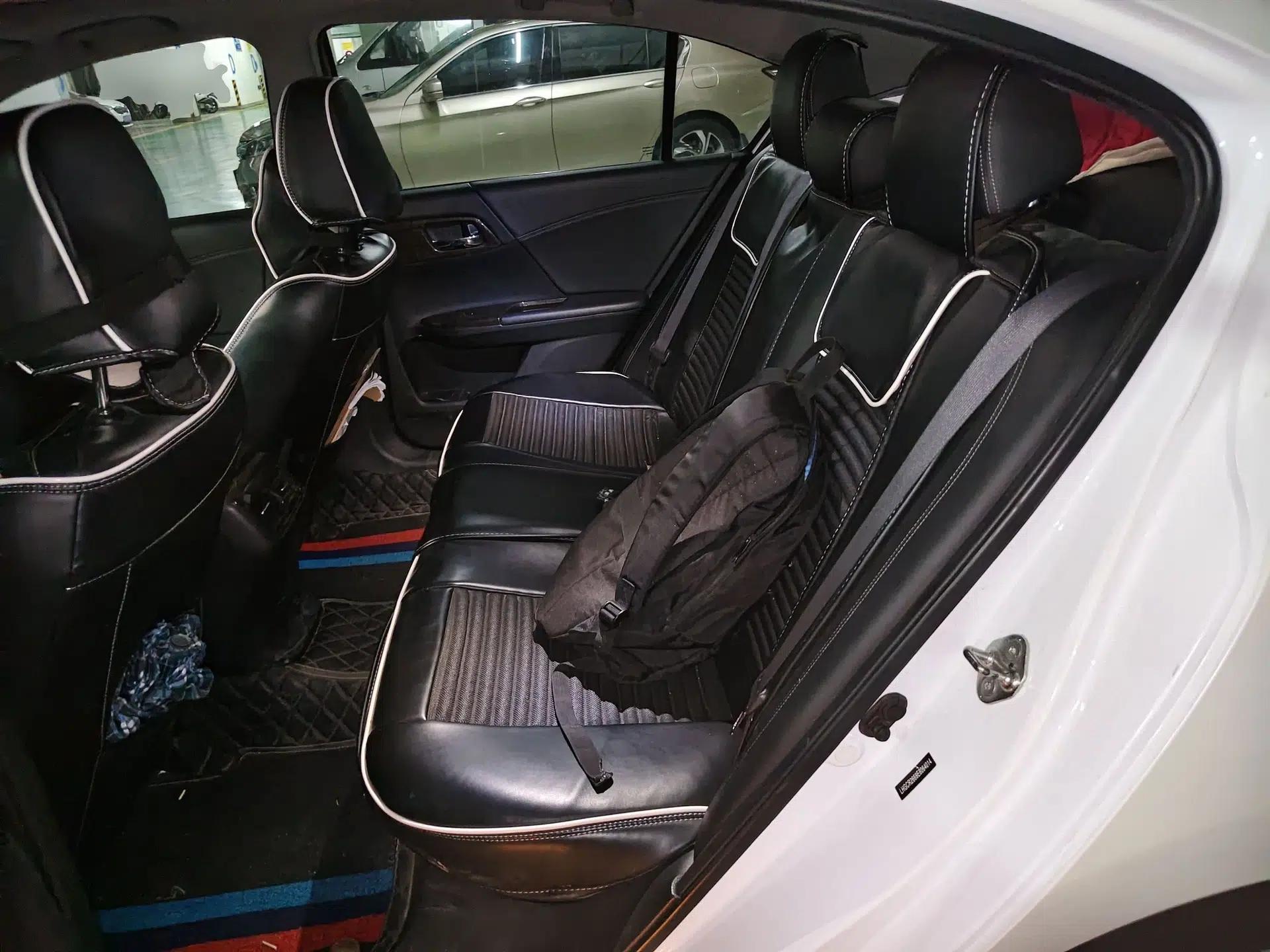 Honda Accord 2014 2.4L EXN Luxury Navigation Edition — миниатюра 17