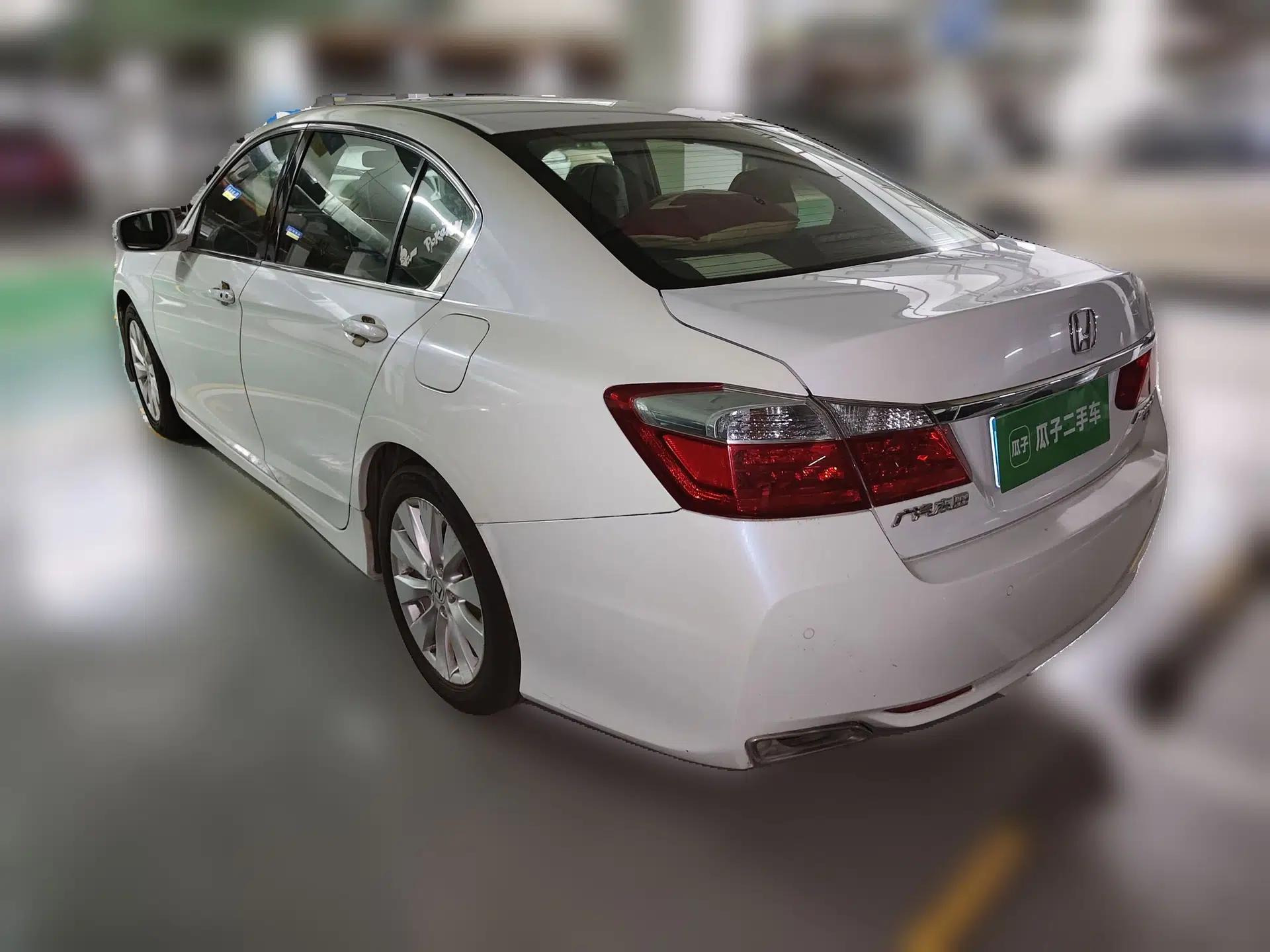 Honda Accord 2014 2.4L EXN Luxury Navigation Edition — миниатюра 4