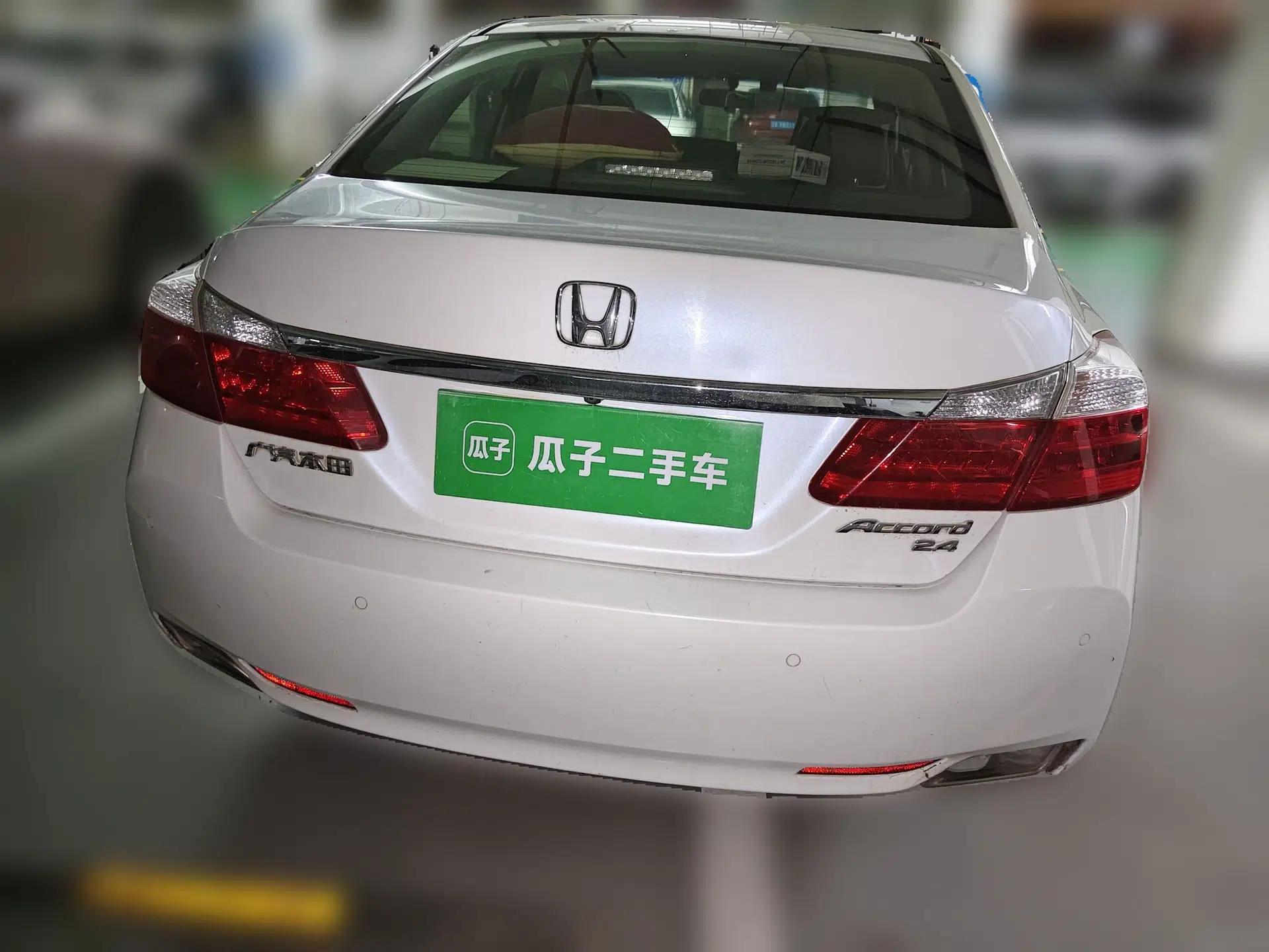Honda Accord 2014 2.4L EXN Luxury Navigation Edition — миниатюра 5