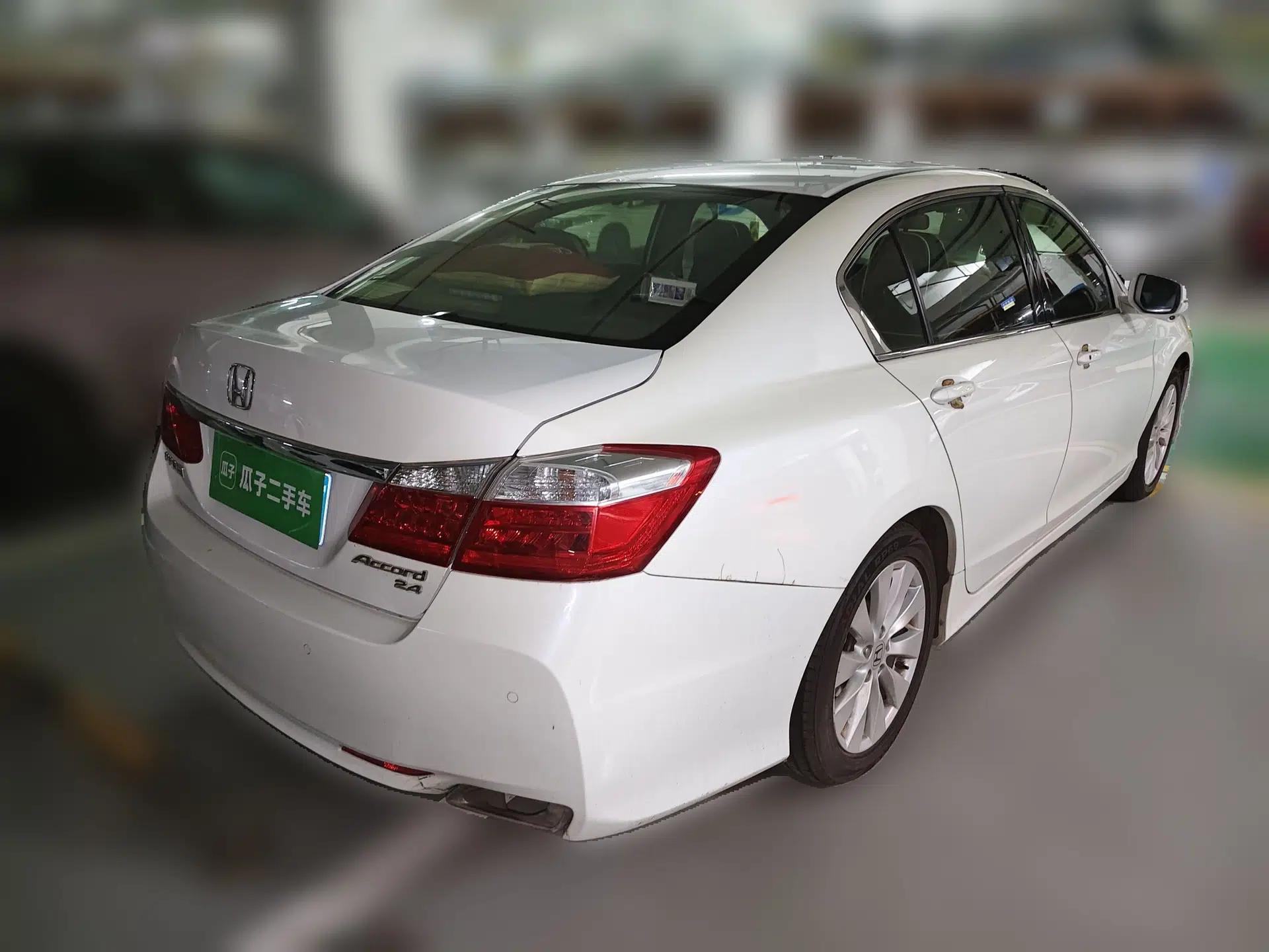 Honda Accord 2014 2.4L EXN Luxury Navigation Edition — миниатюра 6