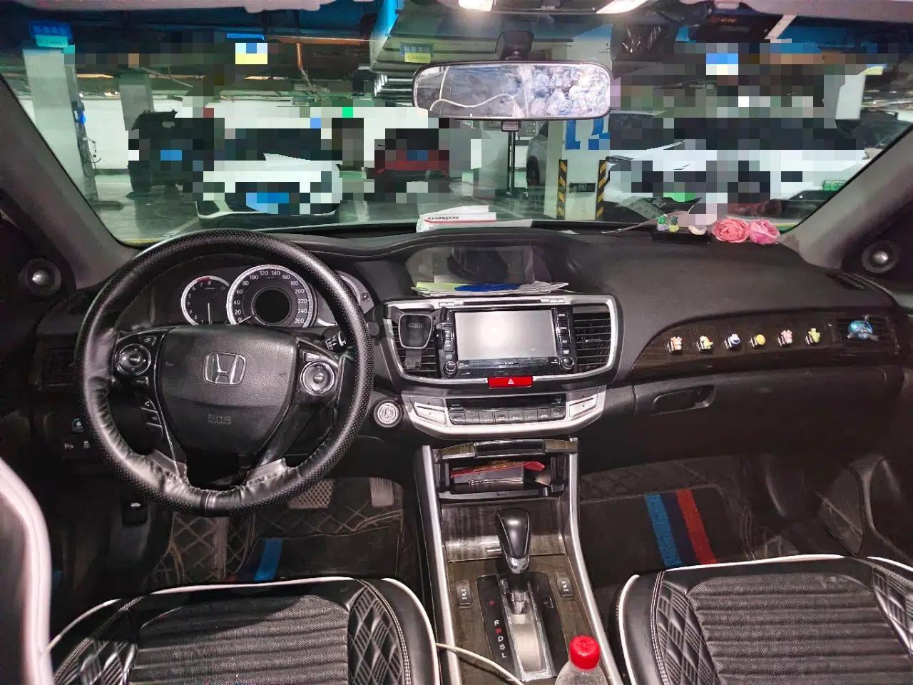 Honda Accord 2014 2.4L EXN Luxury Navigation Edition — миниатюра 9