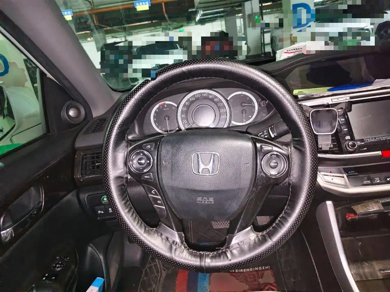 Honda Accord 2014 2.4L EXN Luxury Navigation Edition — миниатюра 10