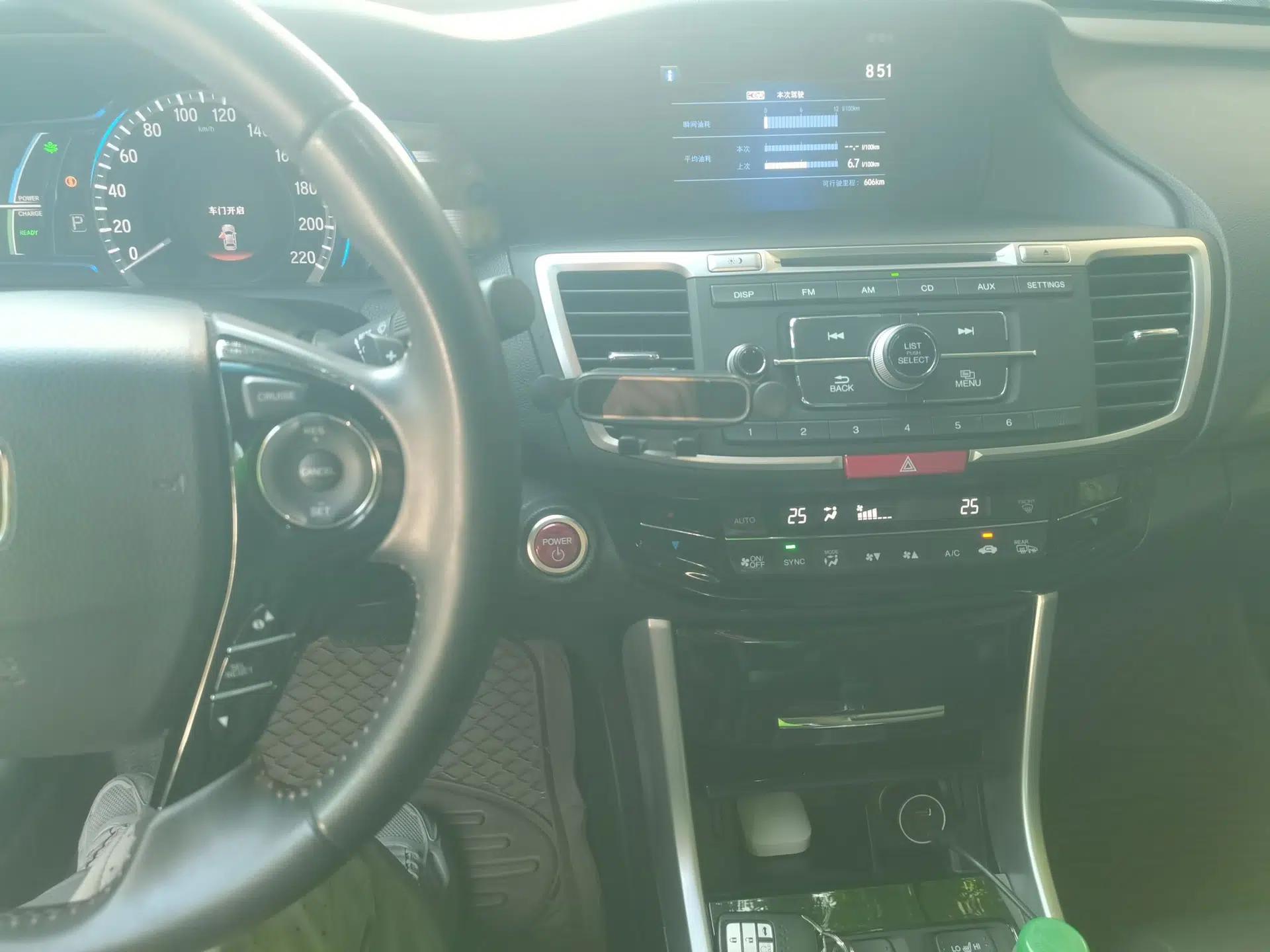 Honda Accord 2016 Hybrid 2.0L Sharp Edition — миниатюра 13