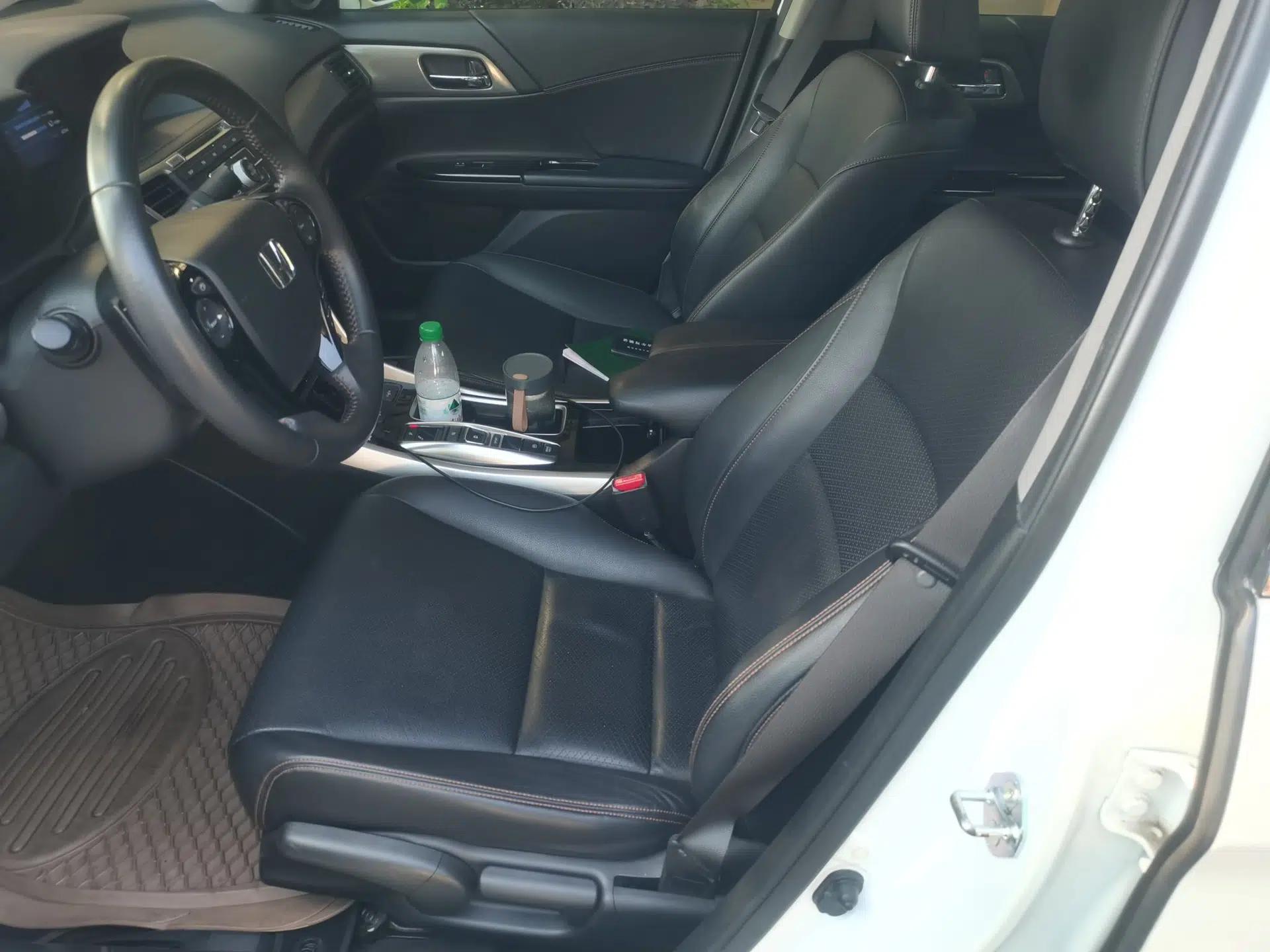 Honda Accord 2016 Hybrid 2.0L Sharp Edition — миниатюра 15