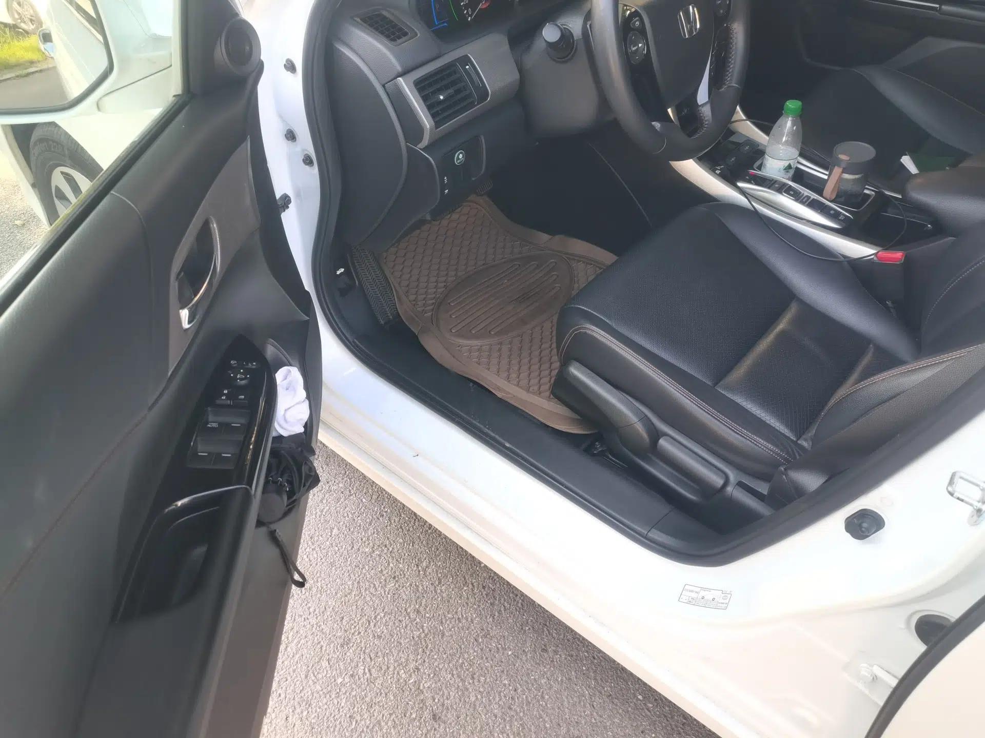 Honda Accord 2016 Hybrid 2.0L Sharp Edition — миниатюра 16