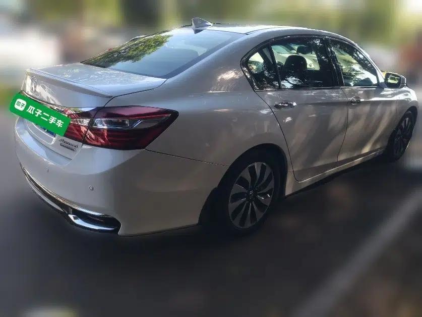 Honda Accord 2016 Hybrid 2.0L Sharp Edition — миниатюра 6