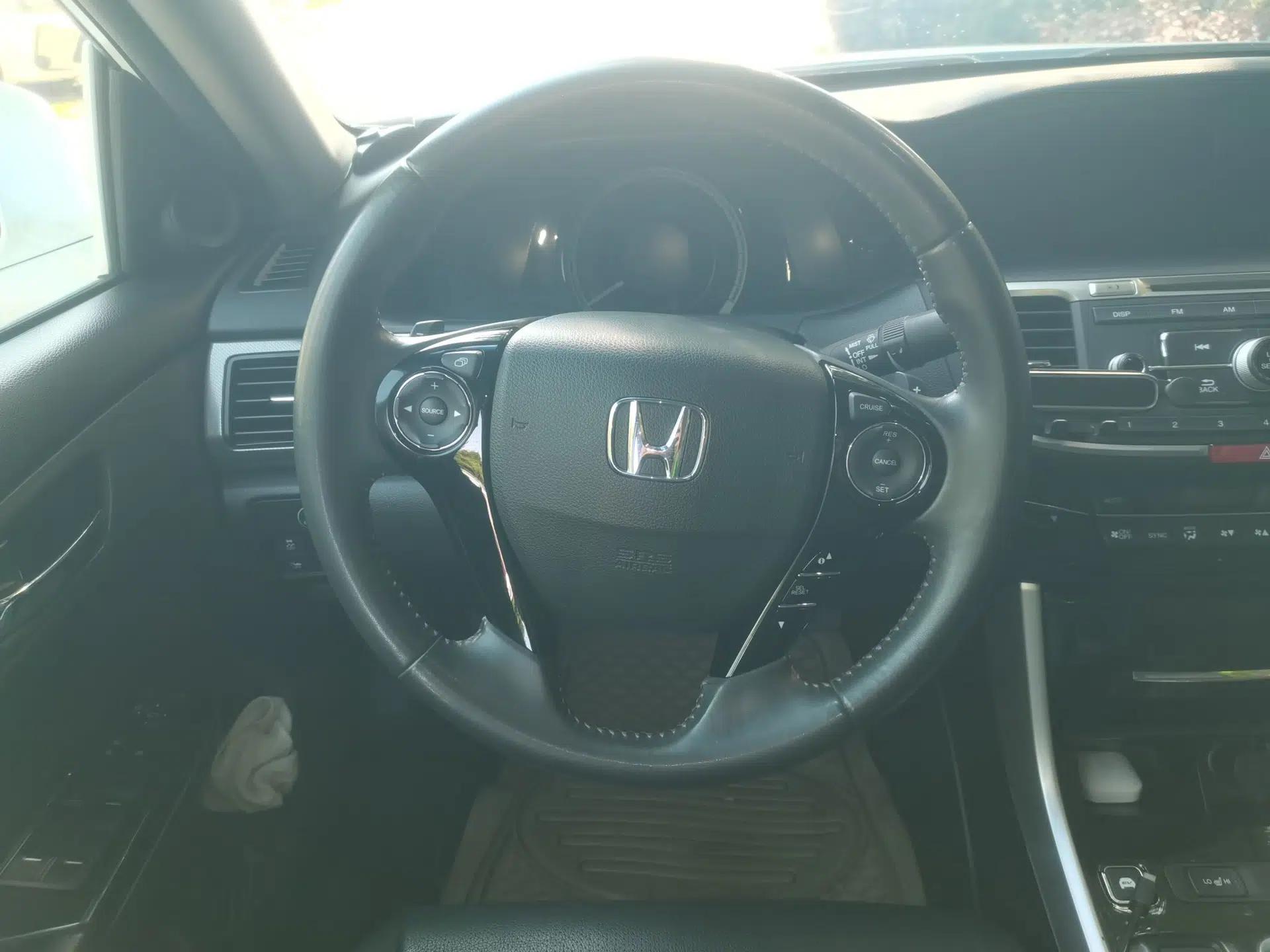 Honda Accord 2016 Hybrid 2.0L Sharp Edition — миниатюра 10