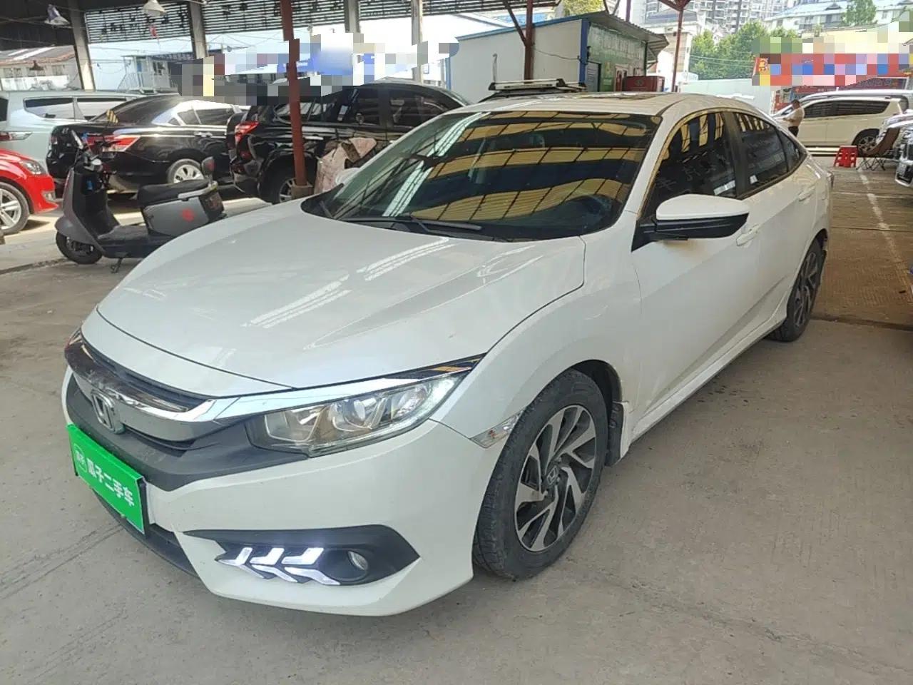 Honda Civic 2016 220TURBO CVT Luxury Edition — миниатюра 1
