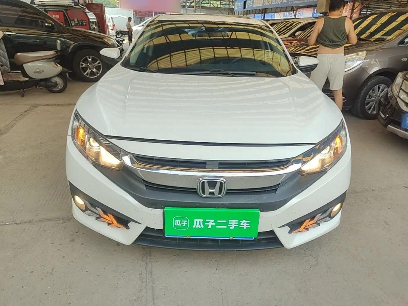 Honda Civic 2016 220TURBO CVT Luxury Edition — миниатюра 2