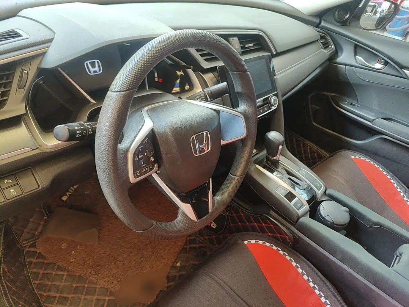 Honda Civic 2016 220TURBO CVT Luxury Edition — миниатюра 13