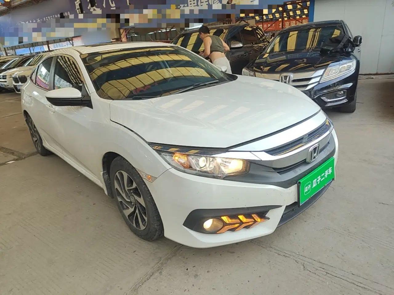 Honda Civic 2016 220TURBO CVT Luxury Edition — миниатюра 3