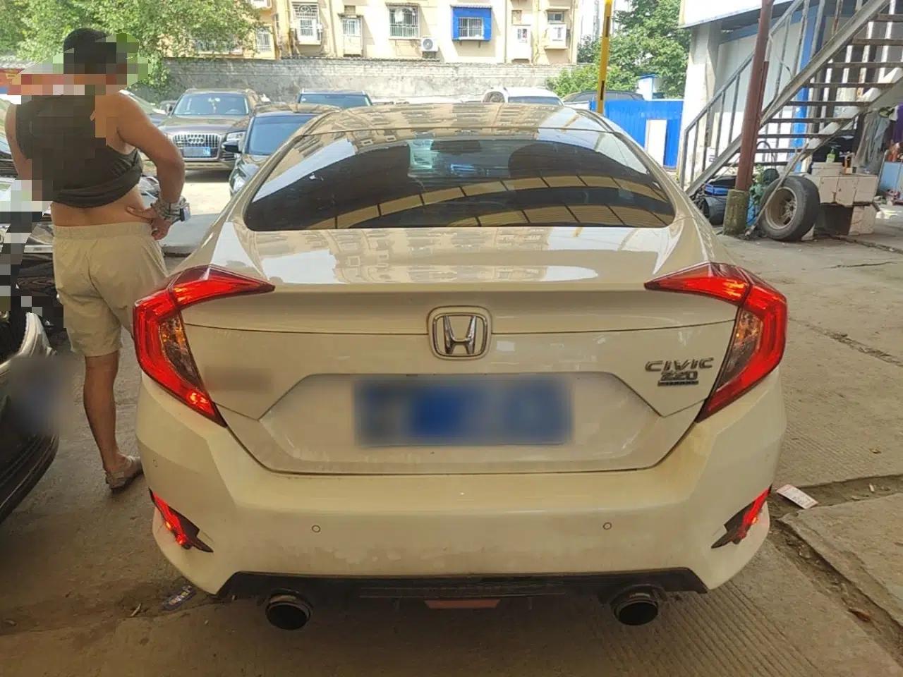 Honda Civic 2016 220TURBO CVT Luxury Edition — миниатюра 5