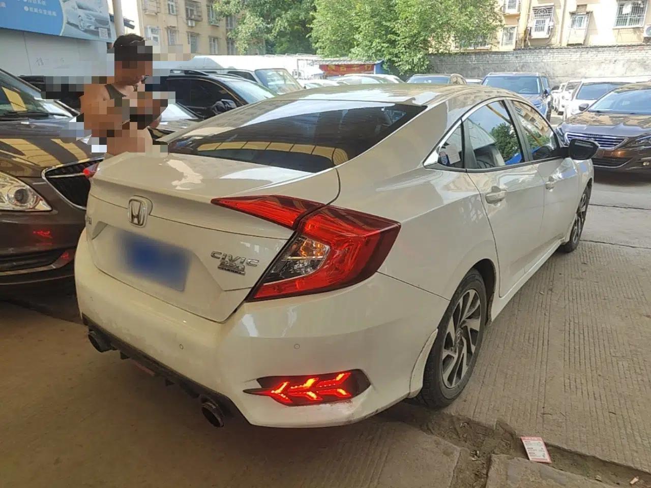 Honda Civic 2016 220TURBO CVT Luxury Edition — миниатюра 6