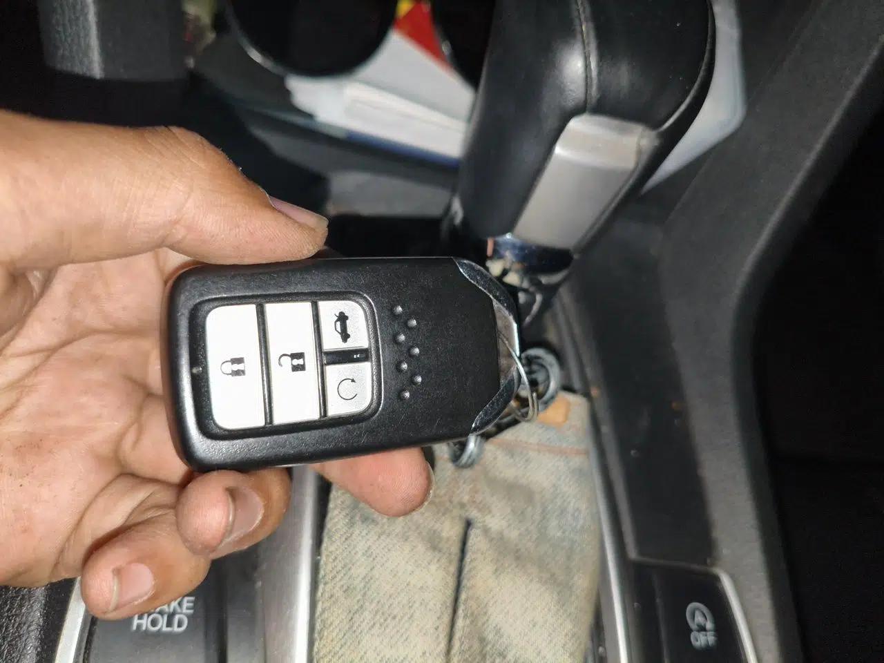 Honda Civic 2016 220TURBO CVT Prestige Edition — миниатюра 17