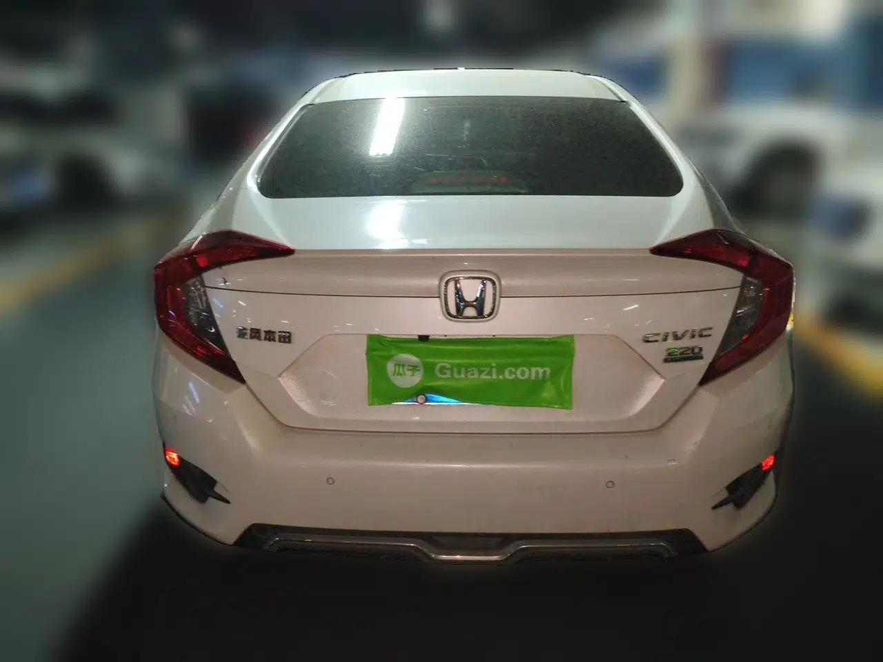 Honda Civic 2016 220TURBO CVT Prestige Edition — миниатюра 5