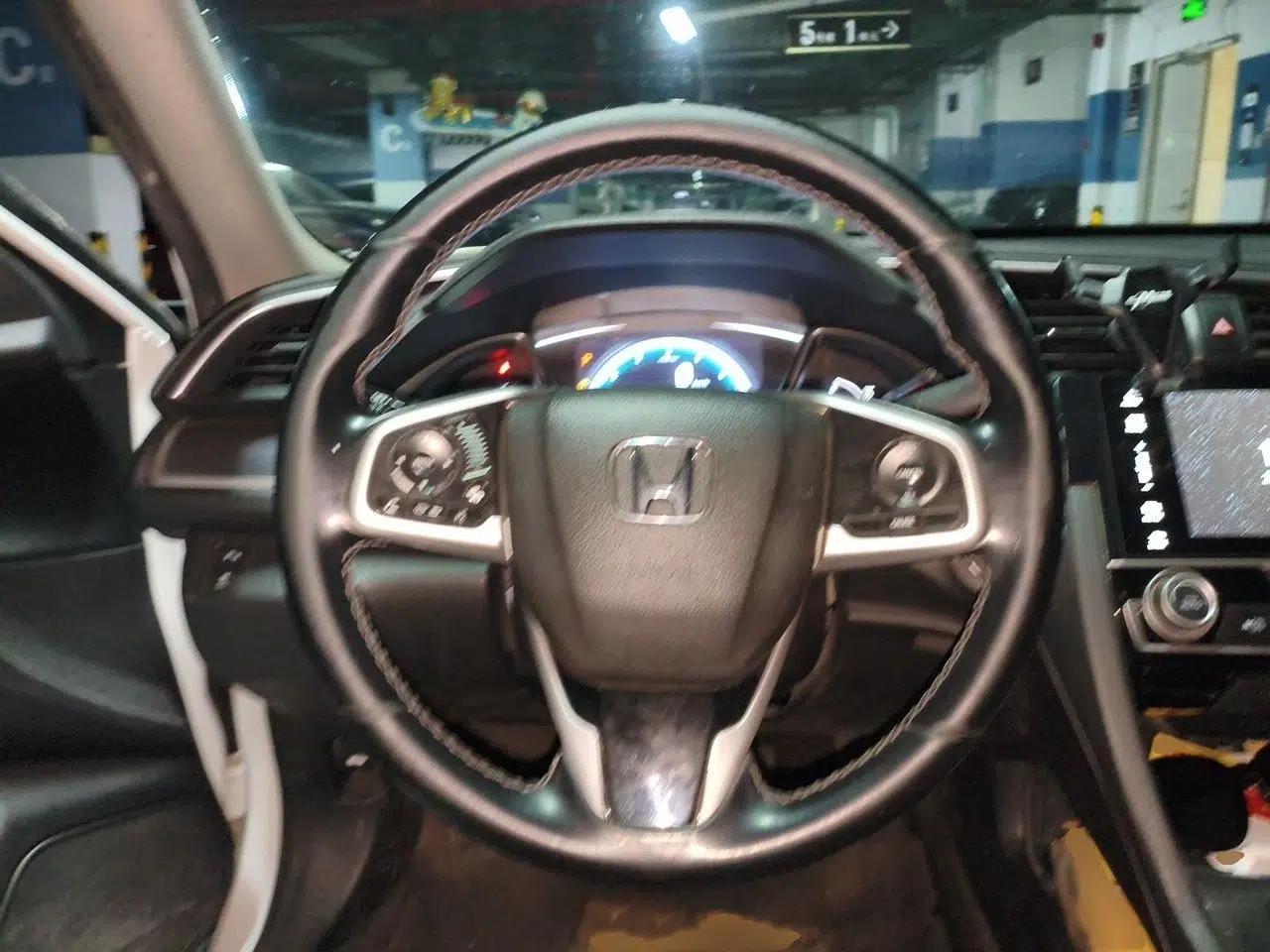 Honda Civic 2016 220TURBO CVT Prestige Edition — миниатюра 9