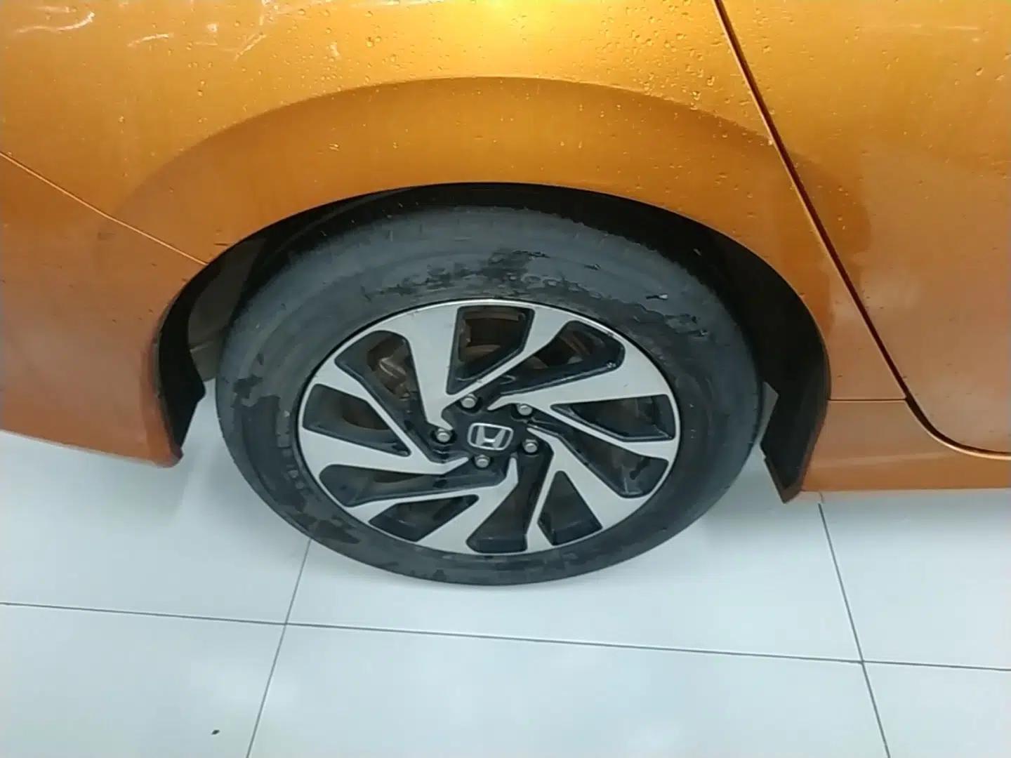 Honda Civic 2016 220TURBO CVT Luxury Edition — миниатюра 11