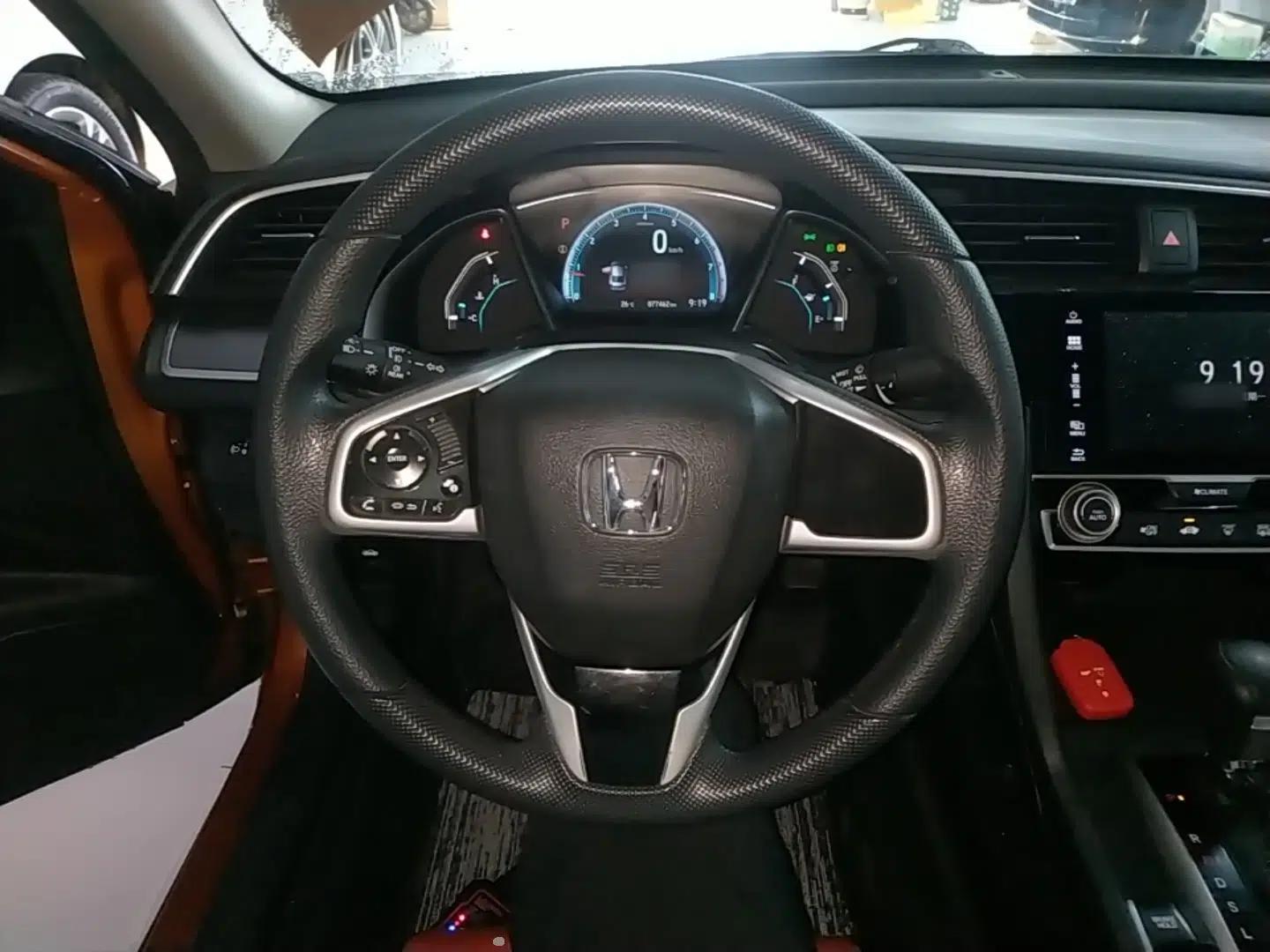 Honda Civic 2016 220TURBO CVT Luxury Edition — миниатюра 13