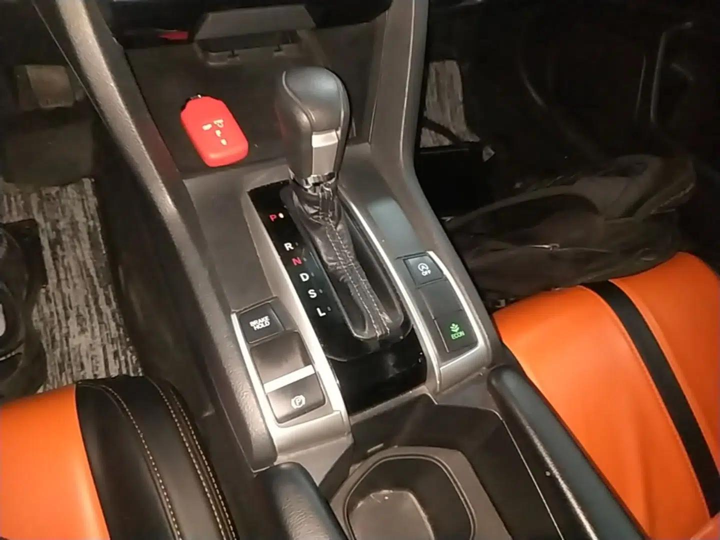 Honda Civic 2016 220TURBO CVT Luxury Edition — миниатюра 16