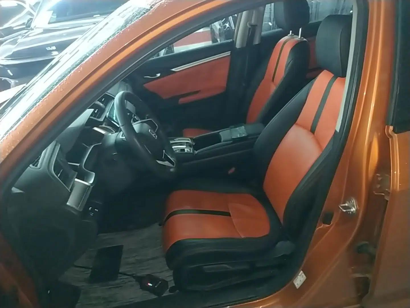 Honda Civic 2016 220TURBO CVT Luxury Edition — миниатюра 17