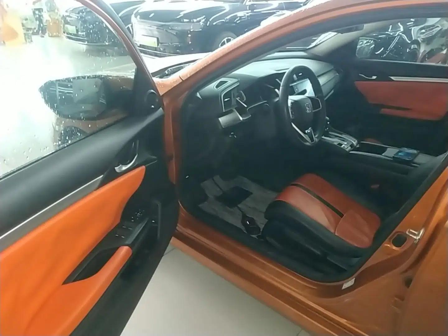 Honda Civic 2016 220TURBO CVT Luxury Edition — миниатюра 18