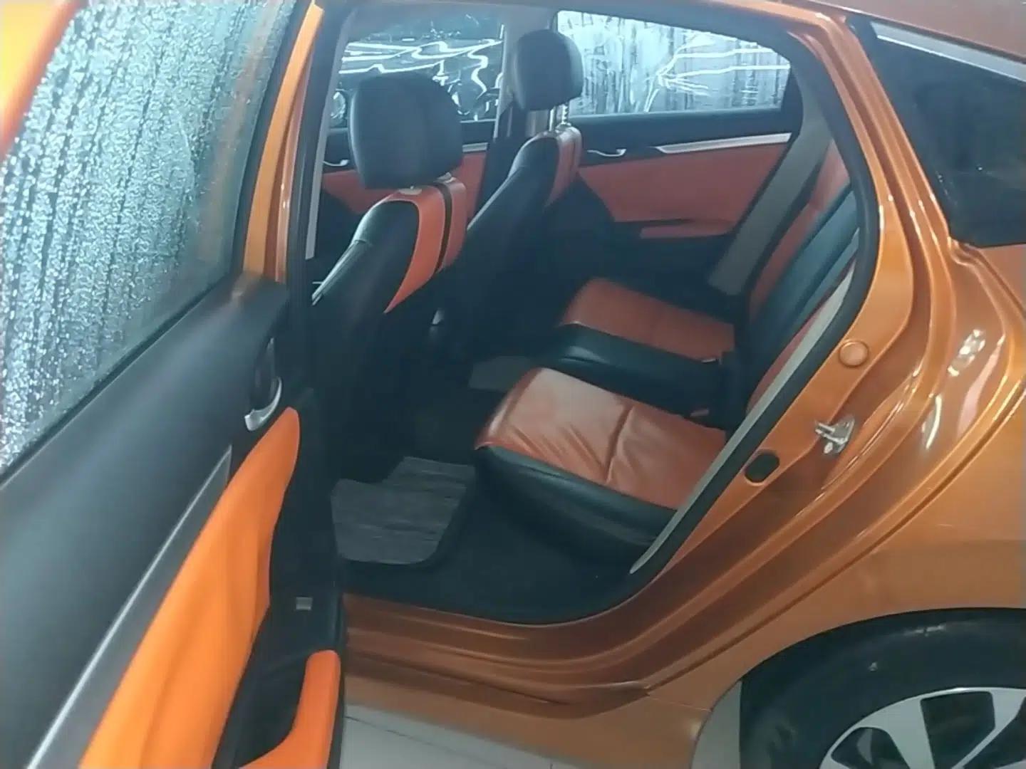 Honda Civic 2016 220TURBO CVT Luxury Edition — миниатюра 20