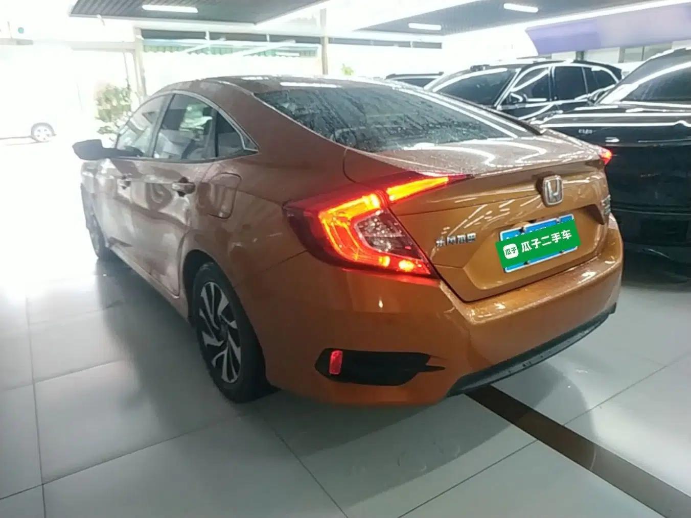 Honda Civic 2016 220TURBO CVT Luxury Edition — миниатюра 4