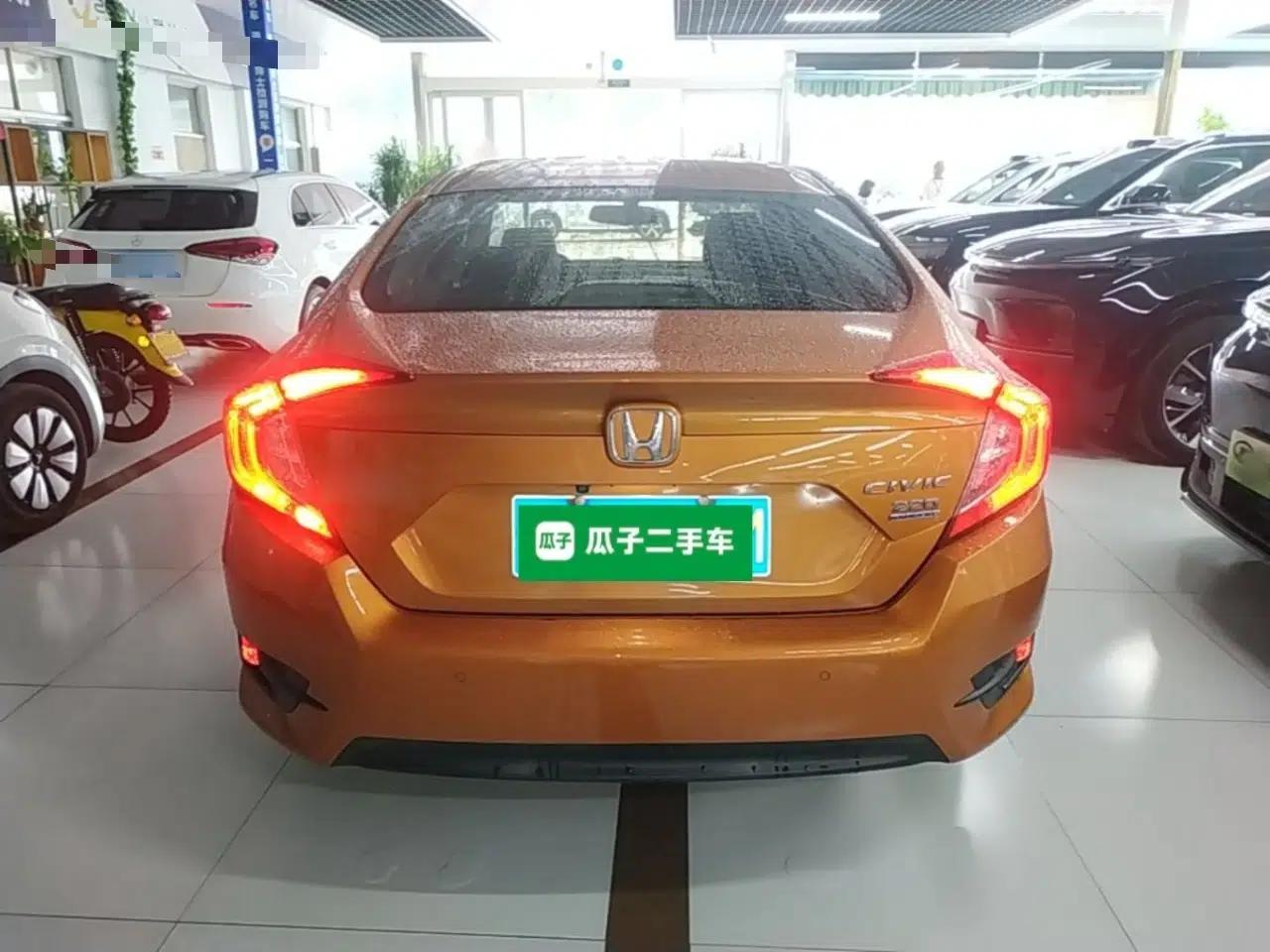 Honda Civic 2016 220TURBO CVT Luxury Edition — миниатюра 5