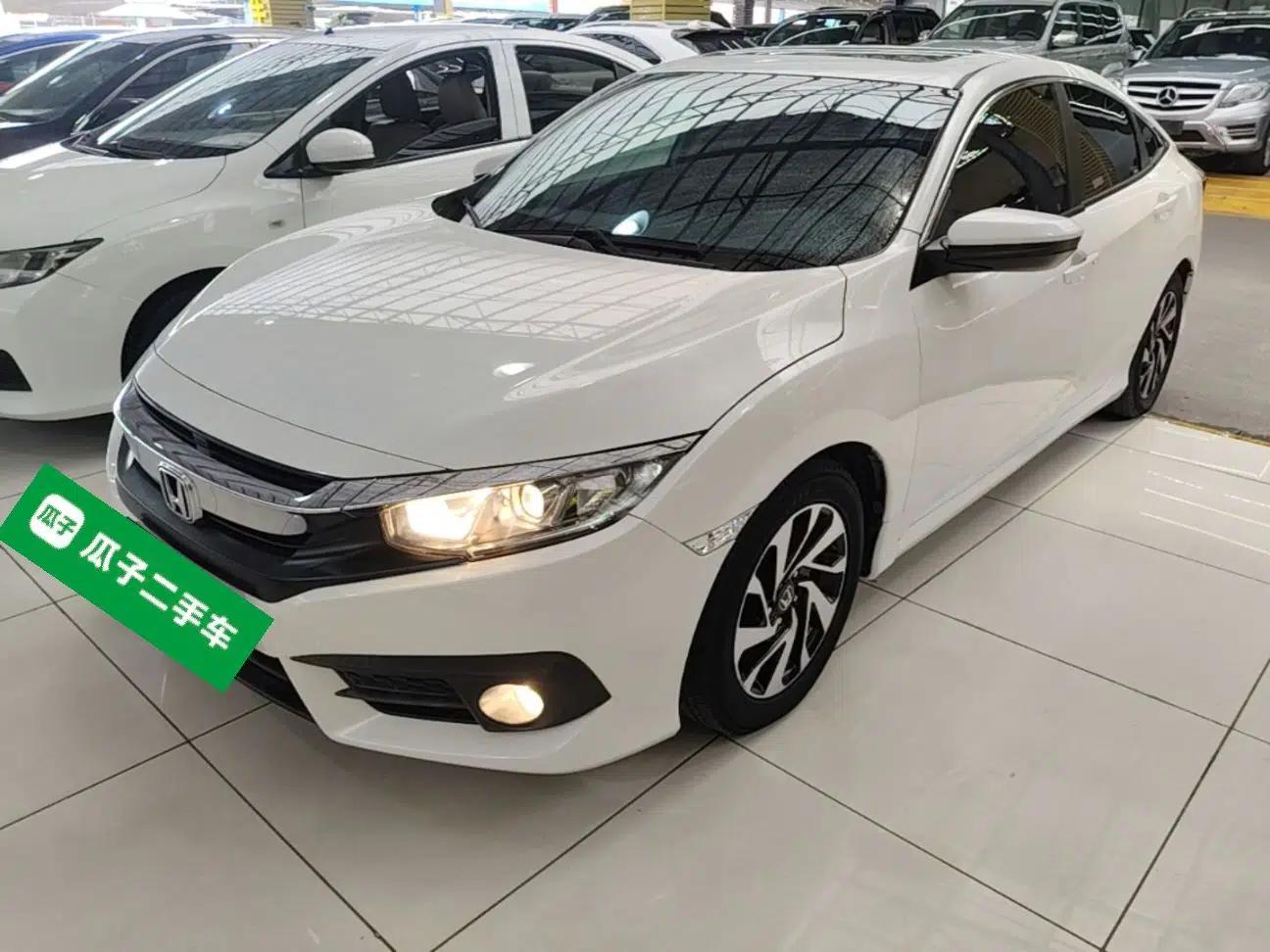 Honda Civic 2016 220TURBO CVT Luxury Edition — миниатюра 1