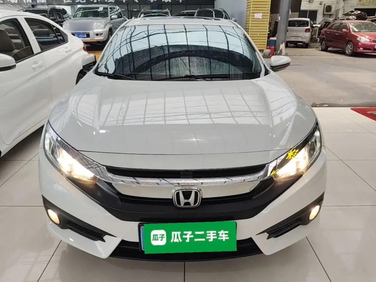 Honda Civic 2016 220TURBO CVT Luxury Edition — миниатюра 2