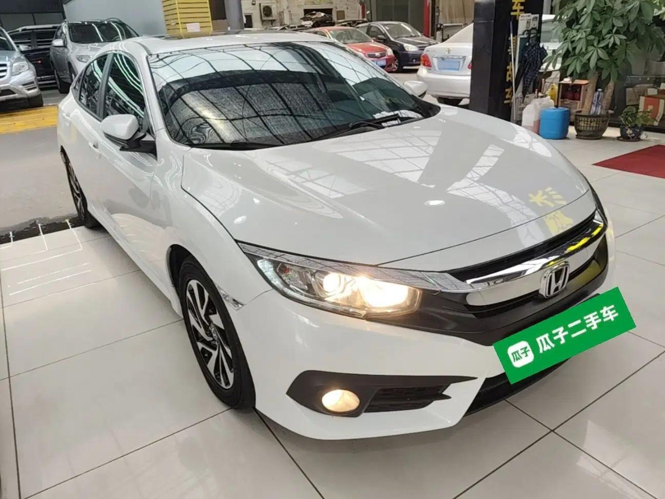 Honda Civic 2016 220TURBO CVT Luxury Edition — миниатюра 12