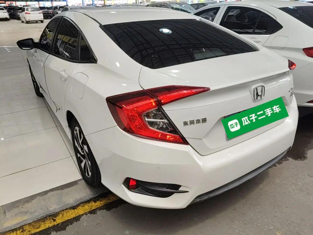 Honda Civic 2016 220TURBO CVT Luxury Edition — миниатюра 13