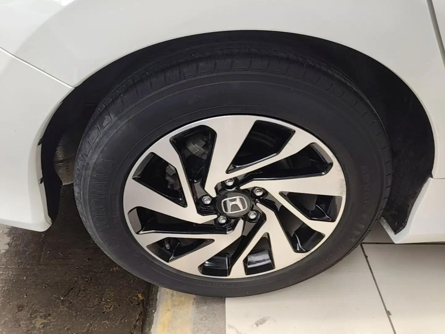 Honda Civic 2016 220TURBO CVT Luxury Edition — миниатюра 16