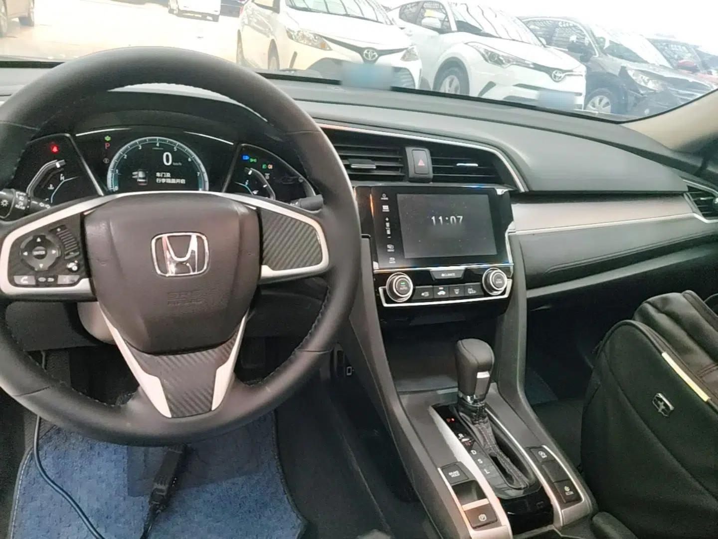 Honda Civic 2016 220TURBO CVT Luxury Edition — миниатюра 17