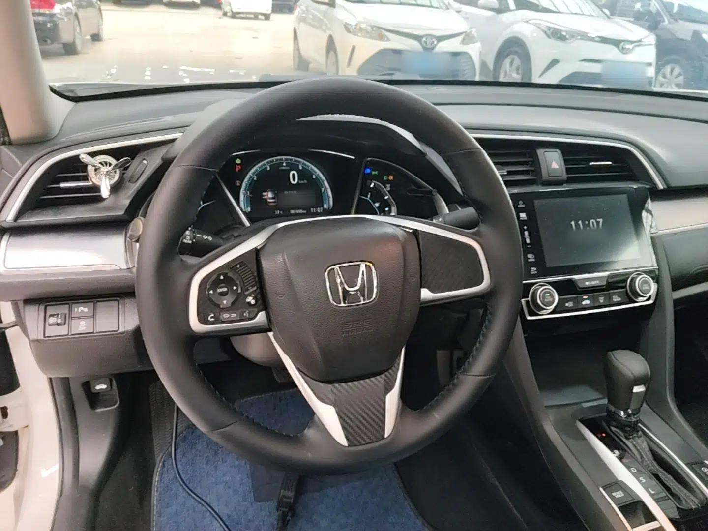 Honda Civic 2016 220TURBO CVT Luxury Edition — миниатюра 18